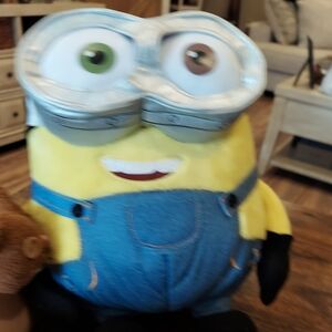 Universal Studios Despicable Me Minion Bob With Teddy Bear Plush 10”